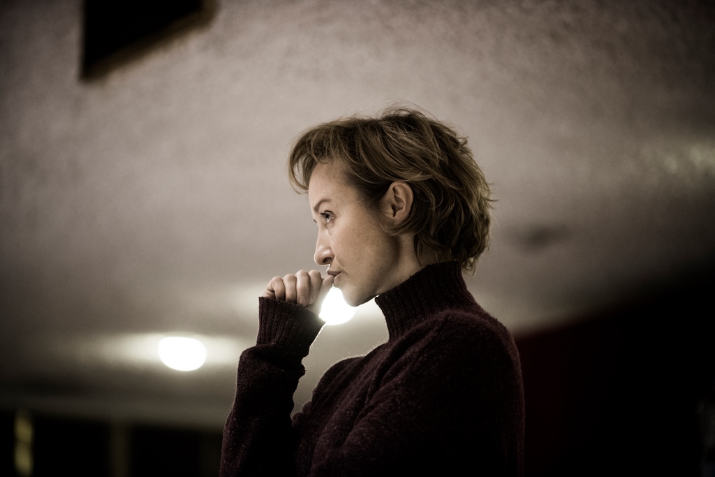 Próby JAK BYĆ KOCHANĄ wg Kazimierza Brandysa w reż. Leny Frankiewicz: Gabriela Muskała. Fot. Magda Hueckel Próby JAK BYĆ KOCHANĄ wg Kazimierza Brandysa w reż. Leny Frankiewicz: Gabriela Muskała. Fot. Magda Hueckel