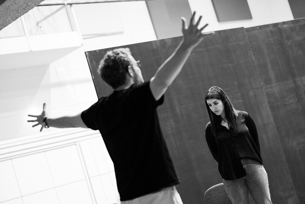 Próby ZAĆMIENIA W DWÓCH AKTACH: : Grzegorz Małecki (reżyser), Justyna Kowalska. Fot. Marta Ankiersztejn